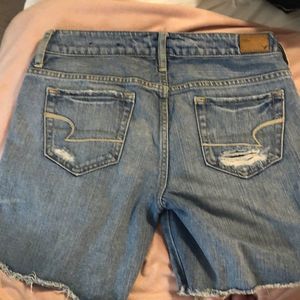 American Eagle distressed blue Jean short shorts size 0. No stretch